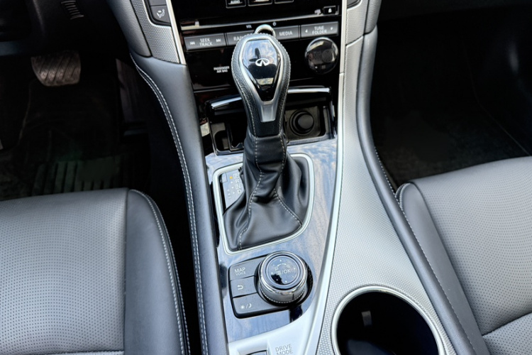 英菲尼迪Q50L 2018款 2.0T 逸享版 国VI局部细节18