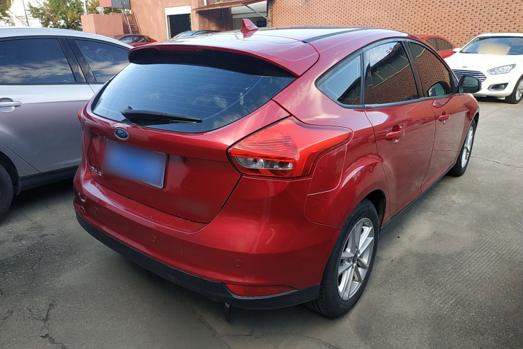 福特 福克斯 2017款 两厢 1.6L 自动风尚型智行版车身外观7