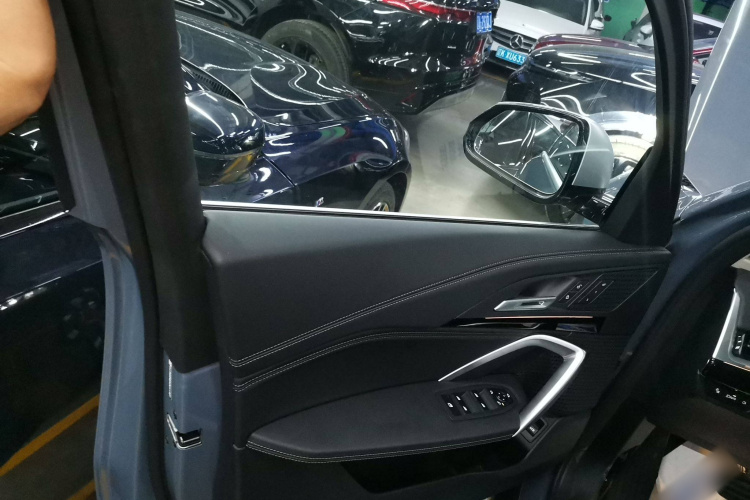 宝马X1 2023款 sDrive20Li X设计套装中控内饰7005