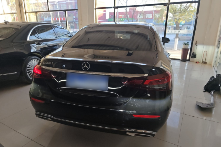 奔驰E级 2023款 E 260 L 4MATIC车身外观6