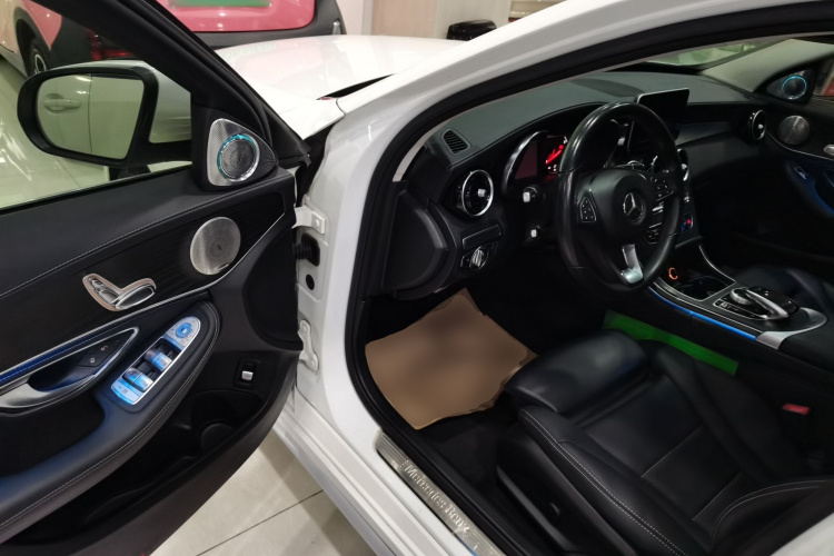 奔驰C级 2018款 C 180 L 时尚型运动版中控内饰20