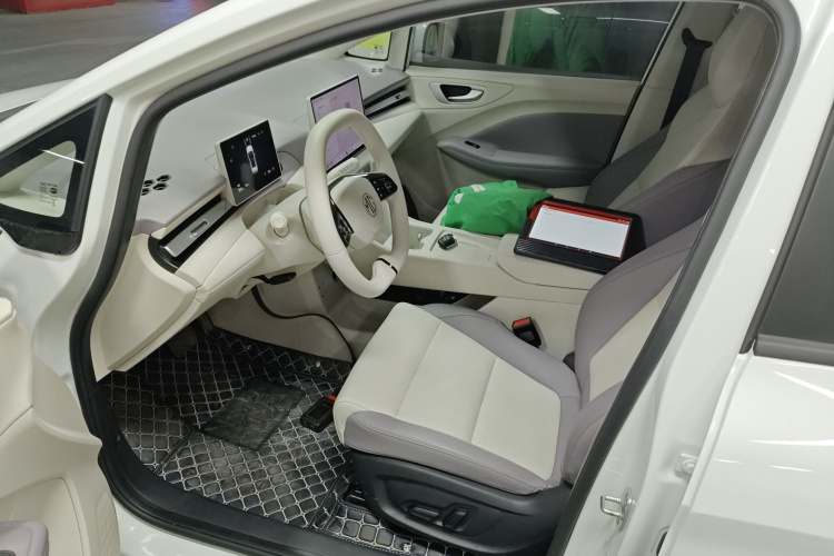 名爵 MG4 EV 2026款 437 从容版中控内饰19