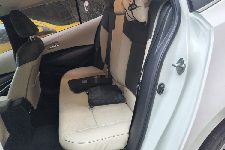 丰田 卡罗拉 2019款 双擎 1.8L E-CVT旗舰版中控内饰7004