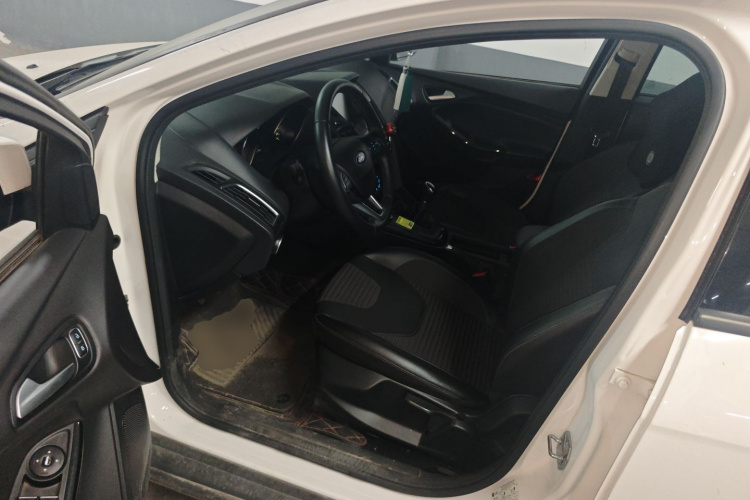 福特 福克斯 2017款 三厢 1.6L 手动风尚型智行版中控内饰20