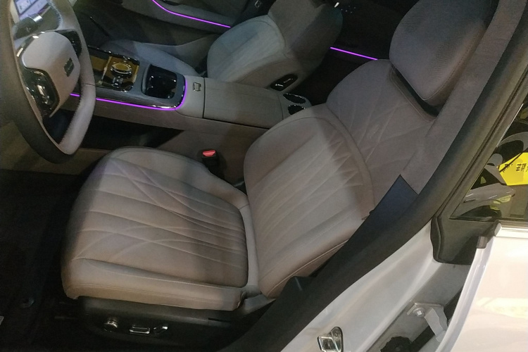 吉利银河 银河星耀8 2025款 130km EM-i 旗舰版中控内饰19