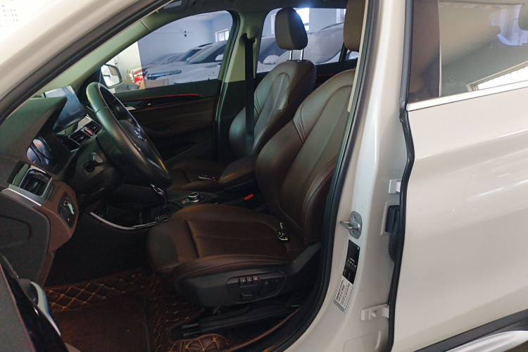 宝马X1 2020款 sDrive20Li 尊享型中控内饰19