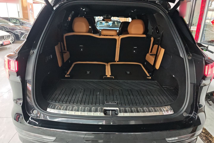 领克09 EM-P 2023款 2.0TD EM-P 远航版PM 七座机舱底盘23