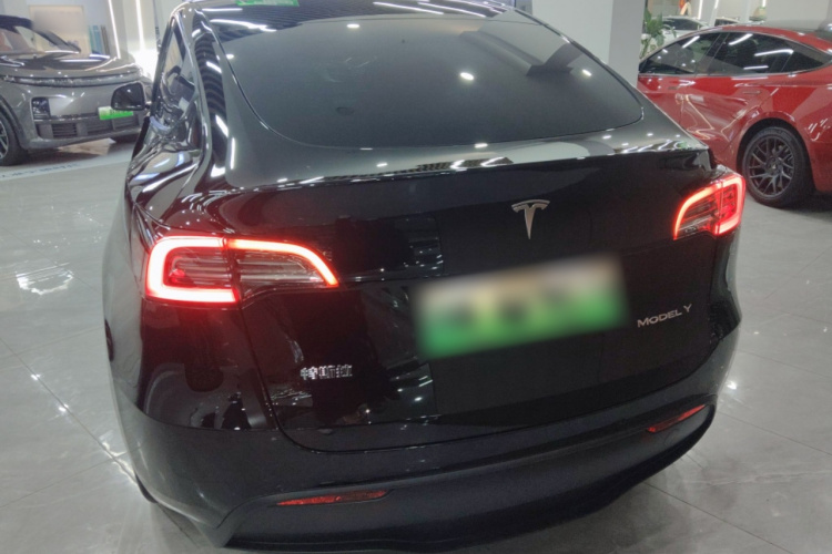 特斯拉 Model Y 2023款 后轮驱动版车身外观6
