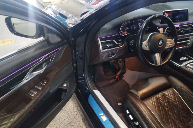 宝马7系 2019款 改款 740Li 领先型 M运动套装中控内饰20