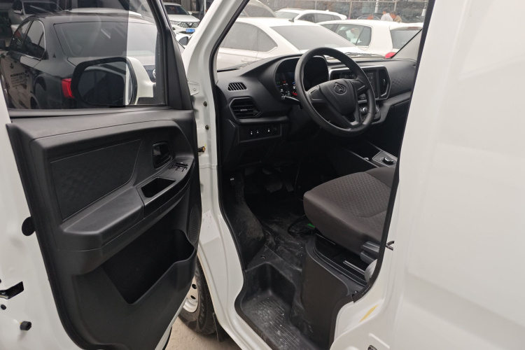 长安凯程 长安睿行EM60 2025款 客运版 舒适型 6座 240km 对开门 60kW中控内饰20