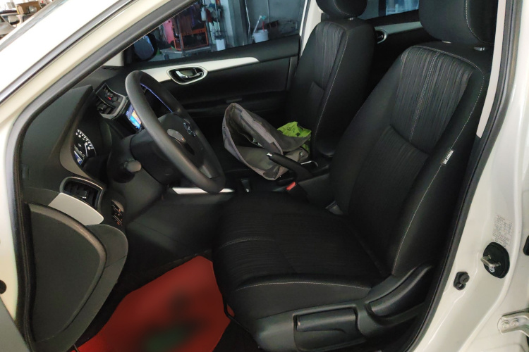 日产 轩逸 2024款 经典 1.6XE CVT舒适版中控内饰19