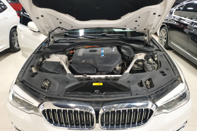 宝马5系新能源 2020款 里程升级版 530Le 先锋版机舱底盘24