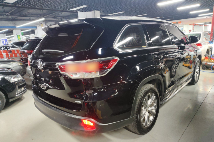 丰田 汉兰达 2017款 3.5L 四驱精英版 7座车身外观7