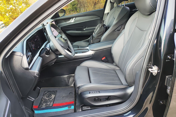 大众 帕萨特 2025款 Pro 380TSI 星空龙耀版中控内饰19