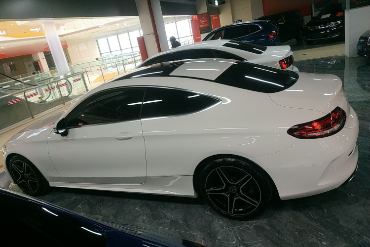 奔驰C级(进口) 2020款 C 260 轿跑车车身外观4