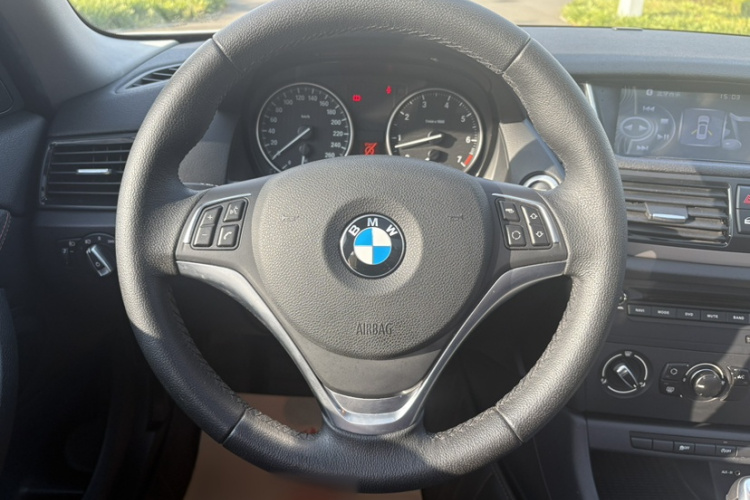 宝马X1 2014款 sDrive18i 时尚型局部细节13