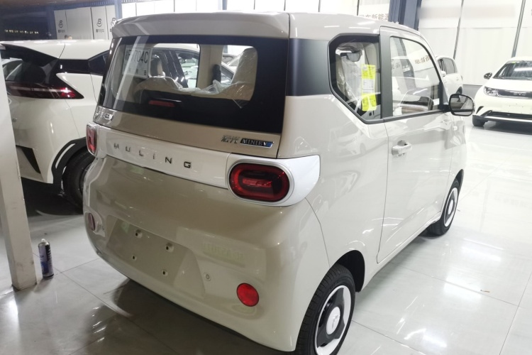 五菱汽车 宏光MINIEV 2024款 第三代 215km 青春版车身外观7