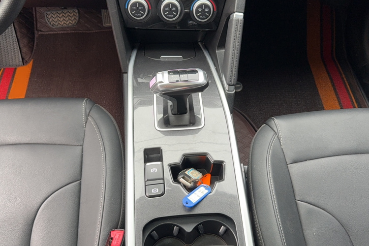 哈弗H6 2021款 运动版 1.5T 自动精英智联型 六边形格栅局部细节18