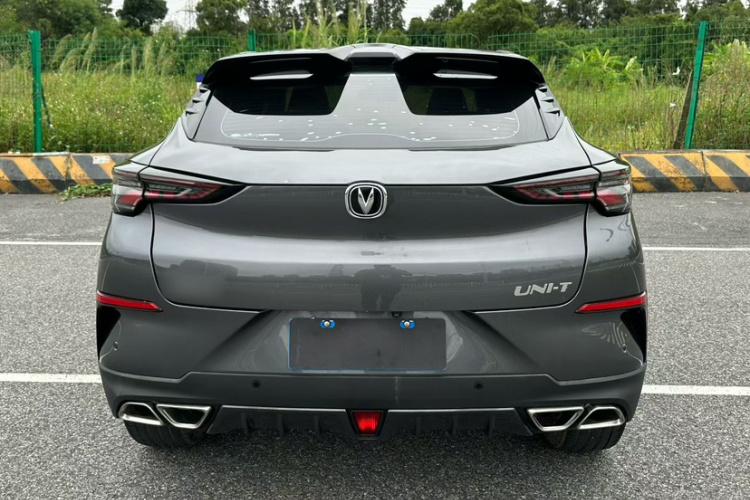 长安UNI-T 2020款 1.5T 尊贵型车身外观6008