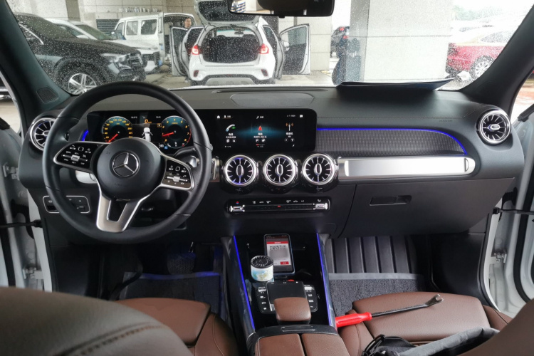 奔驰GLB 2020款 改款 GLB 200 动感型中控内饰12
