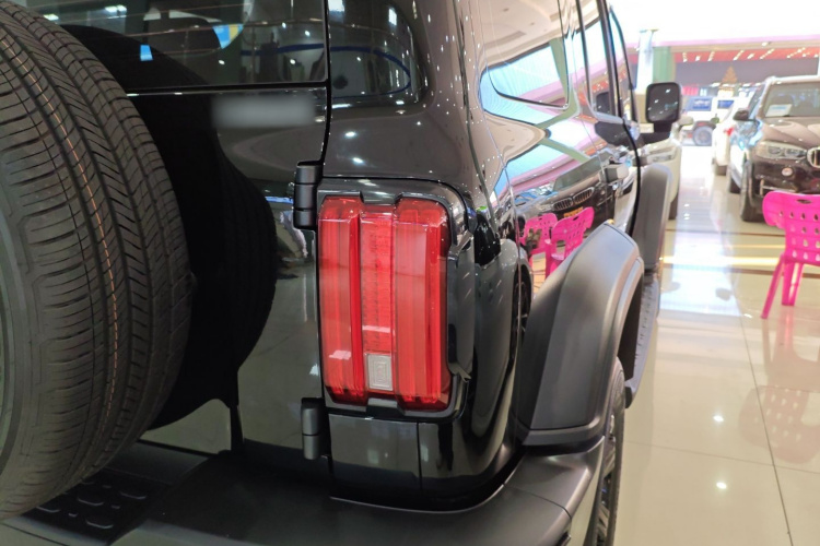 坦克300 2024款 2.0T 征服者车身外观9