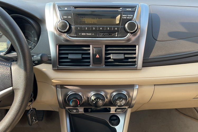 丰田 YARiS L 致炫 2014款 1.5G 手动炫动版局部细节16