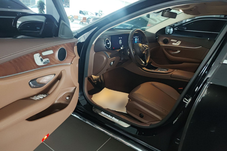 奔驰E级 2023款 E 300 L 时尚型中控内饰7003