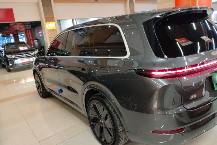 理想汽车 理想L9 2025款 Ultra 智能焕新版车身外观4