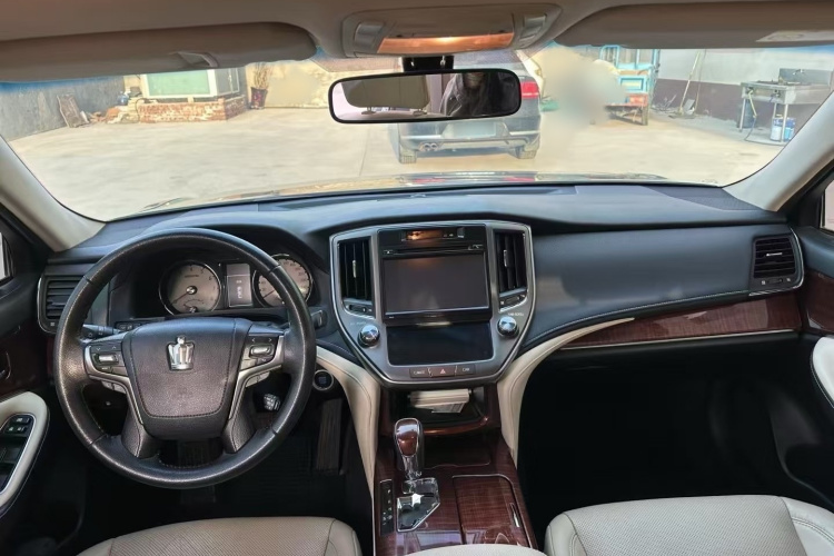 丰田 皇冠 2015款 2.0T 时尚版中控内饰7002