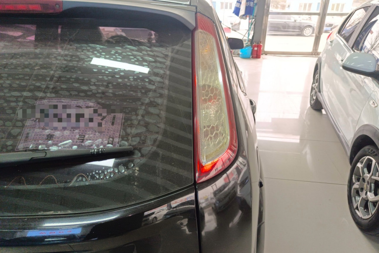 福特 福克斯 2013款 两厢经典 1.8L 手动基本型车身外观6006