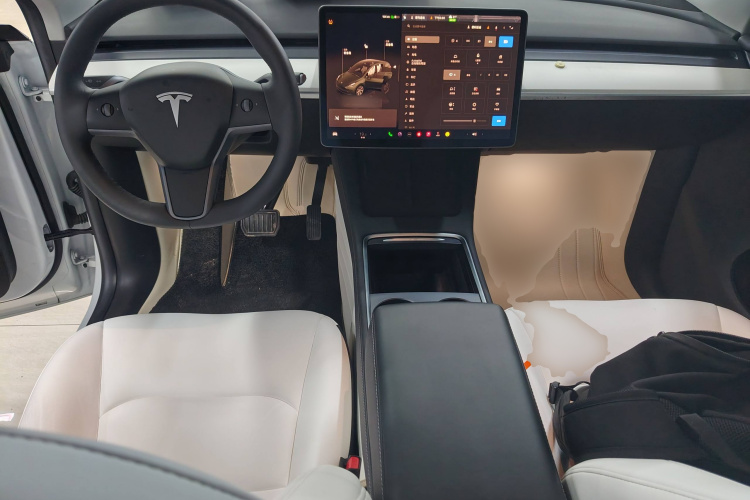 特斯拉 Model Y 2022款 改款 后轮驱动版中控内饰12