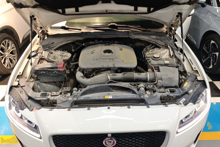 捷豹XF 2016款 XF 2.0T 两驱R-Sport运动版局部细节24