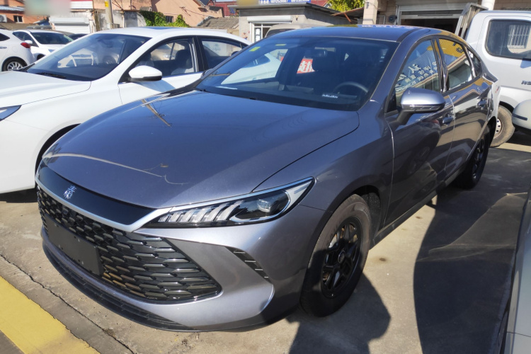 比亚迪 秦PLUS 2025款 DM-i 智驾版 55KM领先型车身外观1