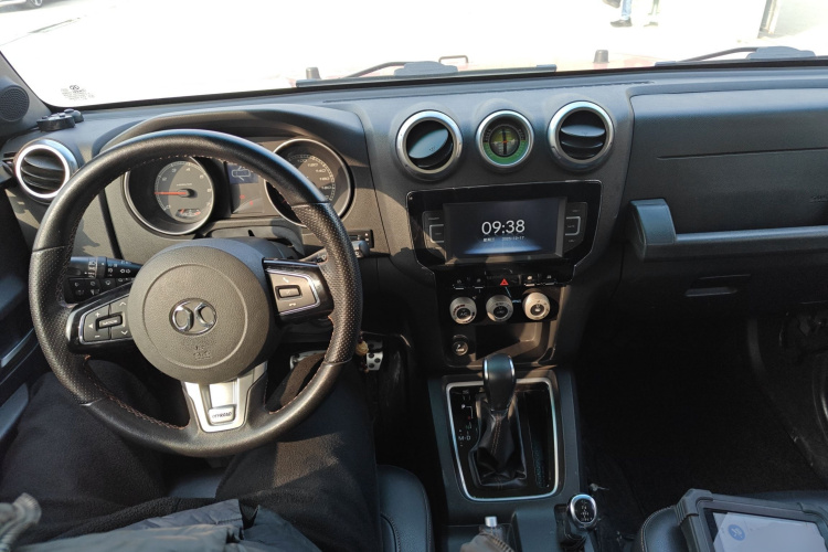 北京越野 北京BJ40 2016款 2.3T 自动四驱尊享版中控内饰12