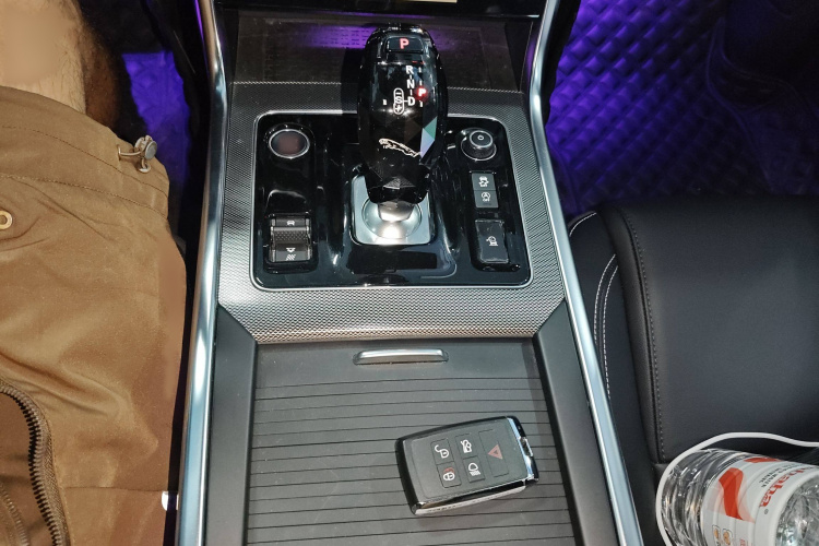 捷豹XEL 2023款 2.0T 250PS R-DYNAMIC S进取运动版局部细节18