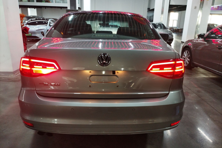 大众 速腾 2017款 230TSI 自动豪华型车身外观6