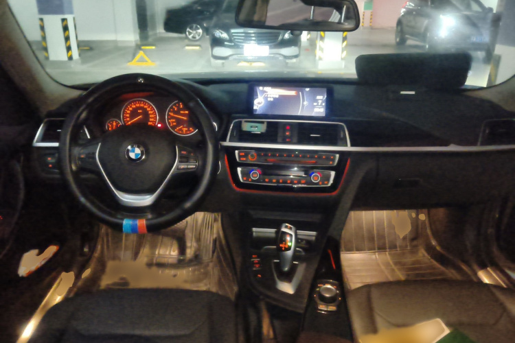 宝马3系 2017款 320Li 时尚型中控内饰7002