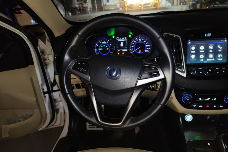 长安 逸动 2016款 1.6L 手动风尚型局部细节13