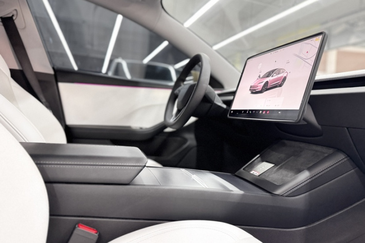 特斯拉 Model 3 2023款 后轮驱动版中控内饰7003