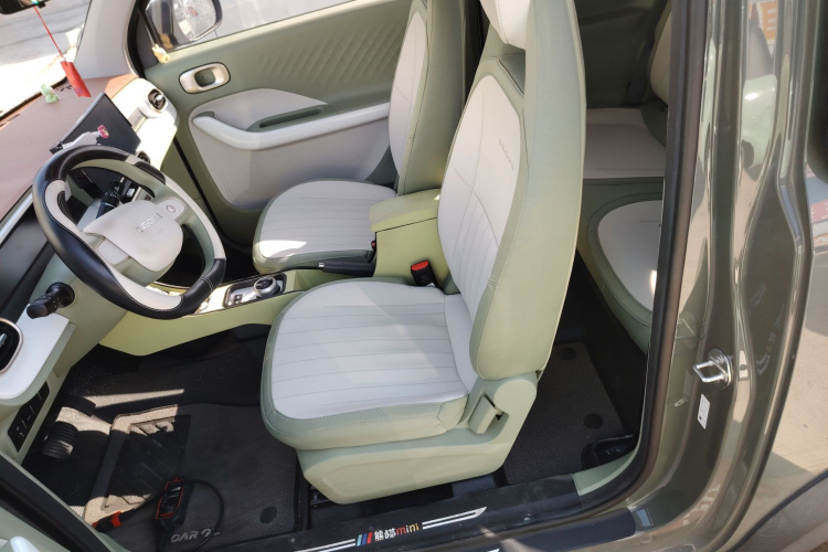 吉利银河 2025款 210km 熊猫骑士中控内饰19