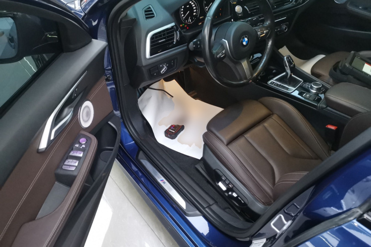 宝马1系 2021款 改款 125i M运动曜夜版中控内饰20