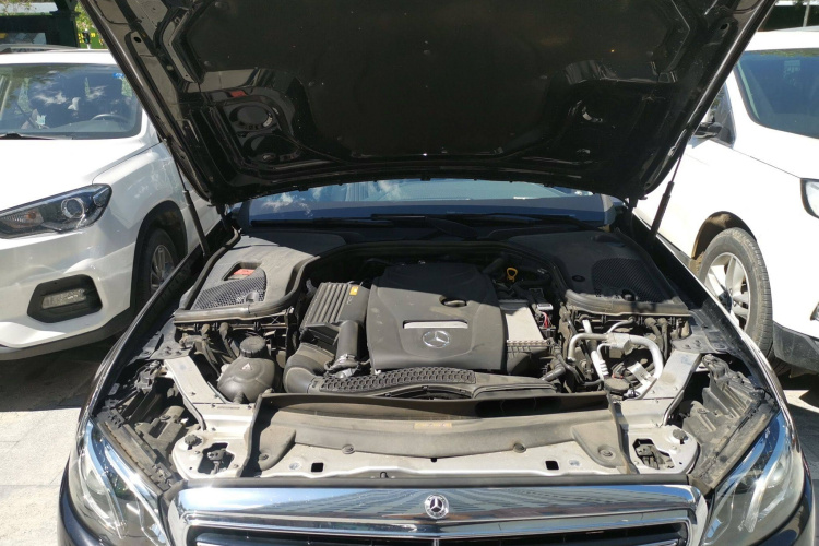 奔驰E级 2018款 改款 E 200 L 4MATIC局部细节24