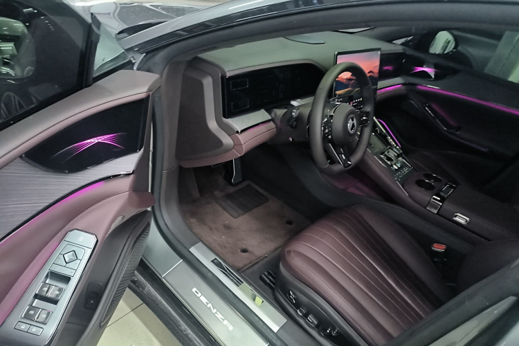 腾势Z9GT 2024款 1100四驱Ultra版中控内饰20