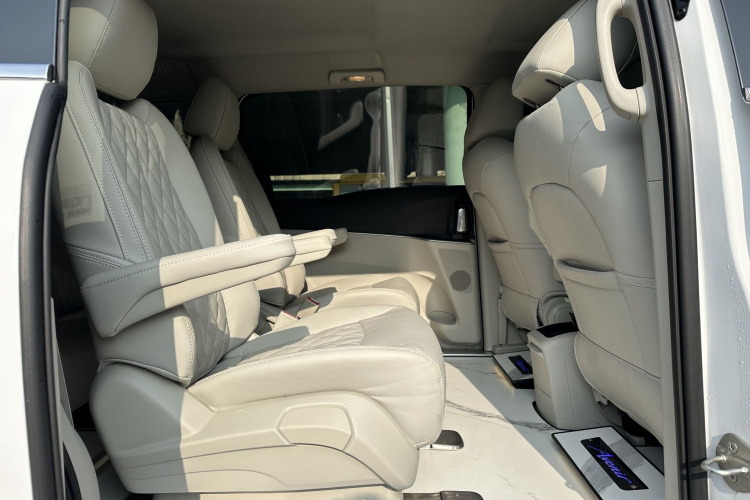 别克GL8 2023款 陆上公务舱 智享型中控内饰7005