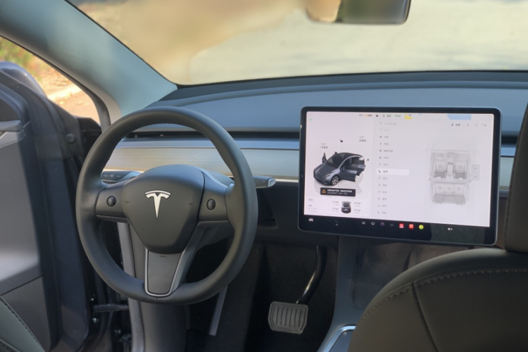 特斯拉 Model Y 2022款 改款 后轮驱动版中控内饰7012