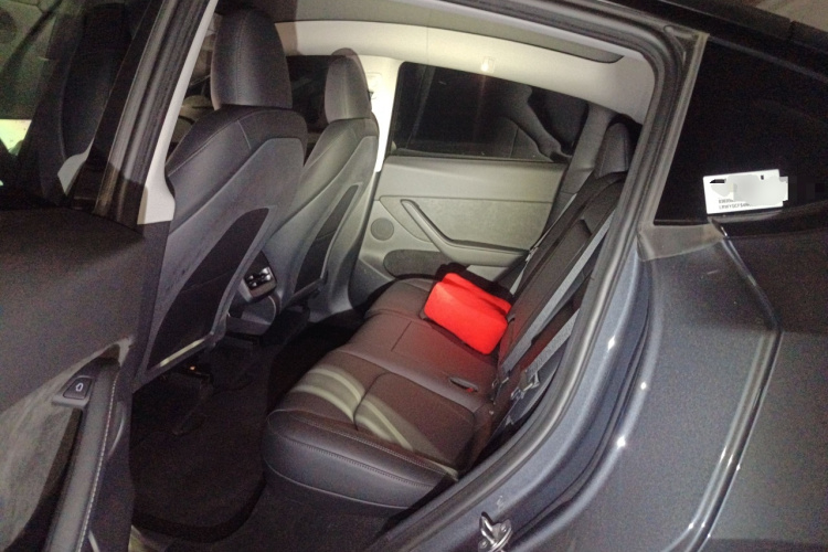 特斯拉 Model Y 2022款 改款 后轮驱动版中控内饰21