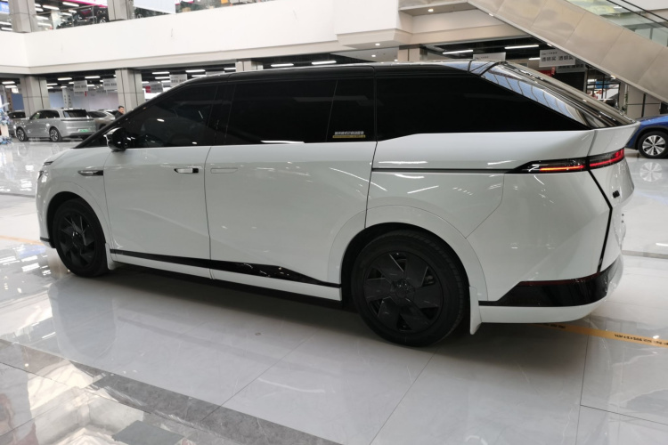 小鹏X9 2024款 640四驱高性能Max车身外观6003