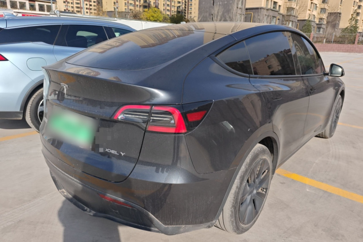 特斯拉 Model Y 2024款 后轮驱动版车身外观7