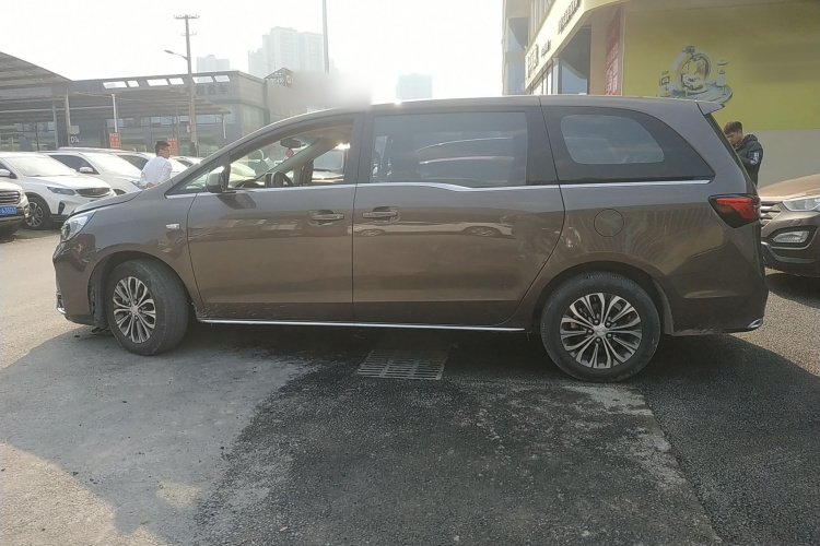 别克GL8 2023款 陆上公务舱 舒适型车身外观6003