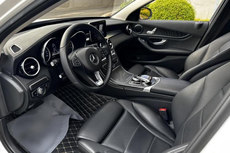 奔驰C级 2018款 C 180 L 时尚型运动版中控内饰7006